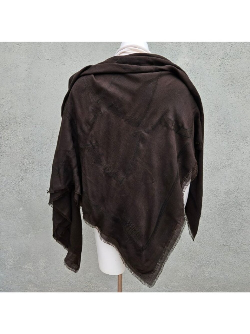 Vintage Valentino Cashmere Silk Shawl Wrap Espresso Brown Fringe 60x58 - Picture 12 of 14